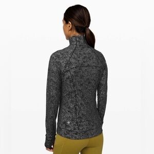 Lululemon outrun the elements 1/2 zip. Size 4.